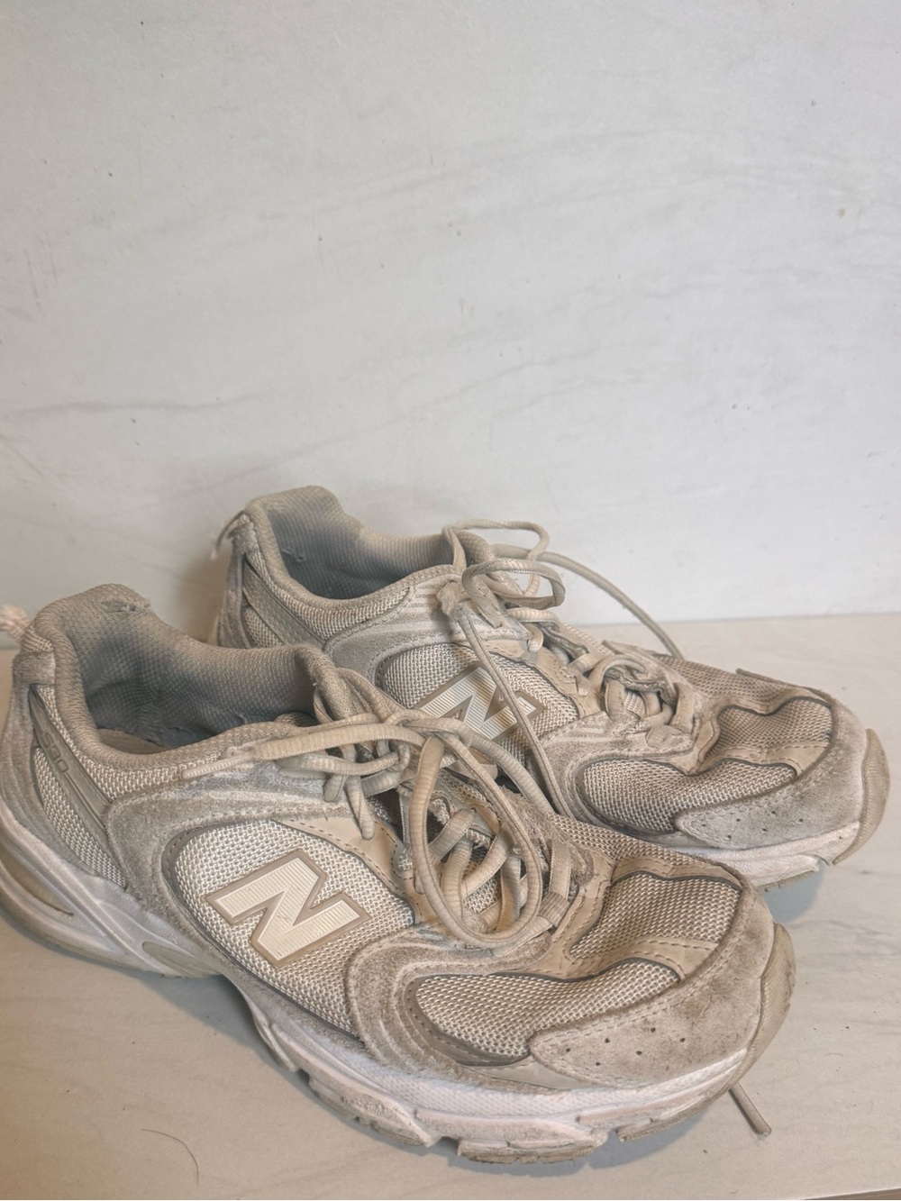 Used ladies women tennis shoes
